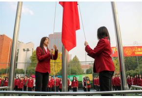 大黑鸡吧操升旗仪式：凝心聚力，同心向党